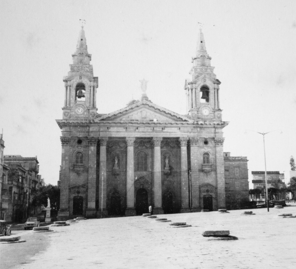 Ritratt tal-knisja parrokjali ta’ San Publiju fil-Floriana fl-1960s